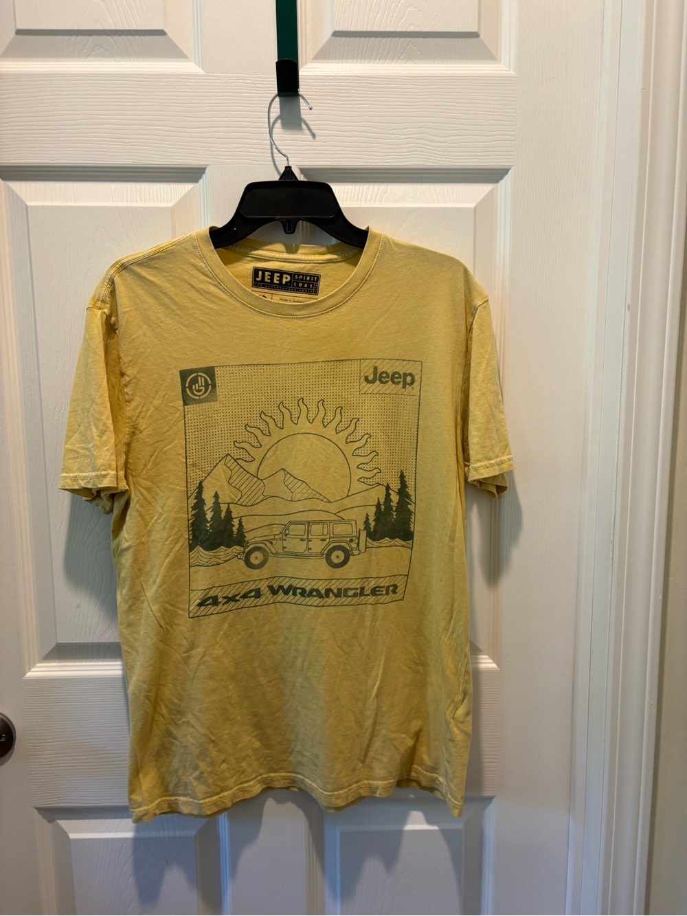 Jeep Men's Yellow Wrangler 4x4 Graphic T-Shirt Medium
